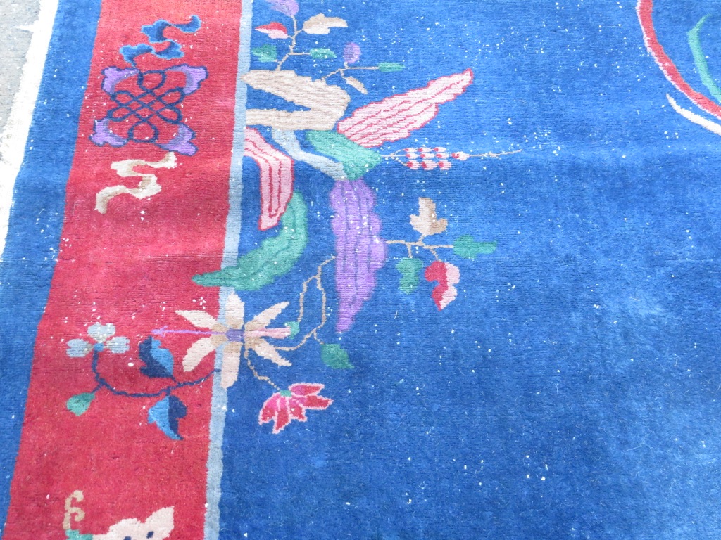 LARGE BLUE GROUND RUG (APPROXIMATELY 310CM X 270CM) (A/F) - Image 6 of 10