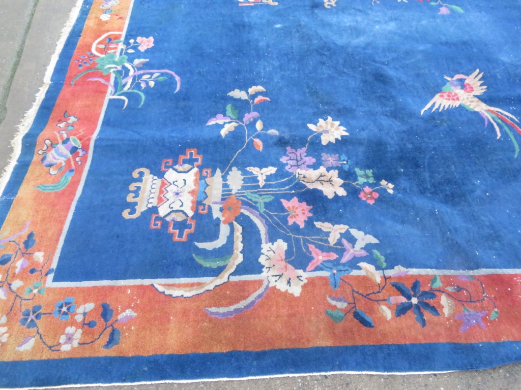 LARGE BLUE GROUND RUG (APPROXIMATELY 310CM X 270CM) (A/F) - Image 9 of 10