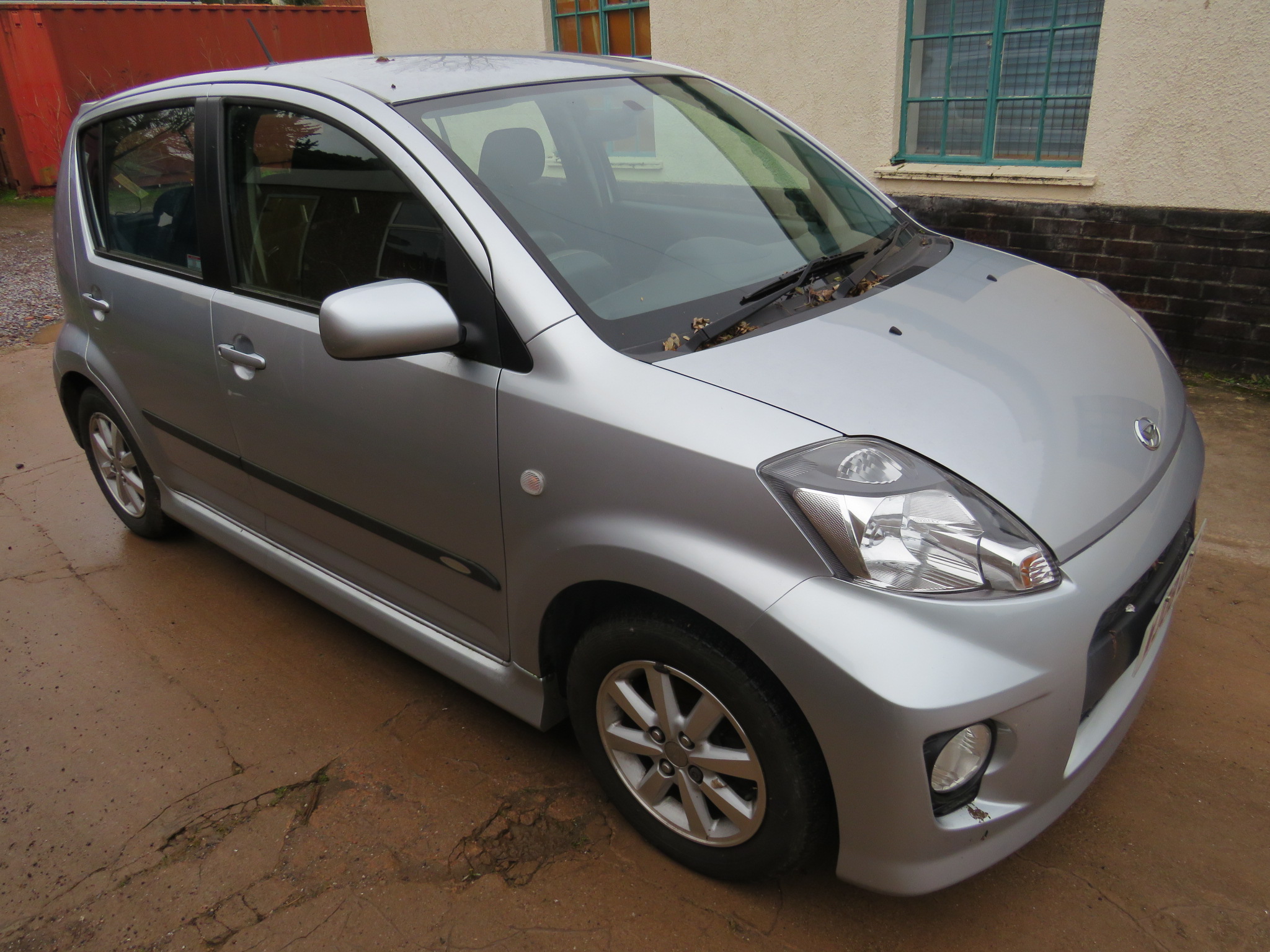 FROM DECEASED ESTATE - SILVER DAIHATSU SIRION SX FIVE DOOR HATCHBACK, WJ08 GVG REGISTERED 04/03/ - Image 3 of 24