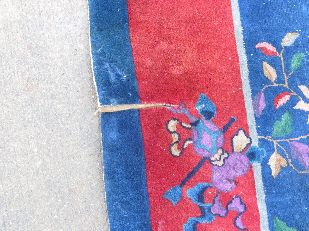 LARGE BLUE GROUND RUG (APPROXIMATELY 310CM X 270CM) (A/F) - Image 5 of 10