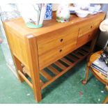 CONTEMPORARY LIGHT OAK FOUR DRAWER SIDE UNIT WITH SLATTED UNDER TIER AND TWO WICKER BASKETS