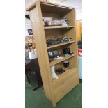 TALL WOOD EFFECT OPEN SHELF UNIT WITH DRAWERS TO BASE