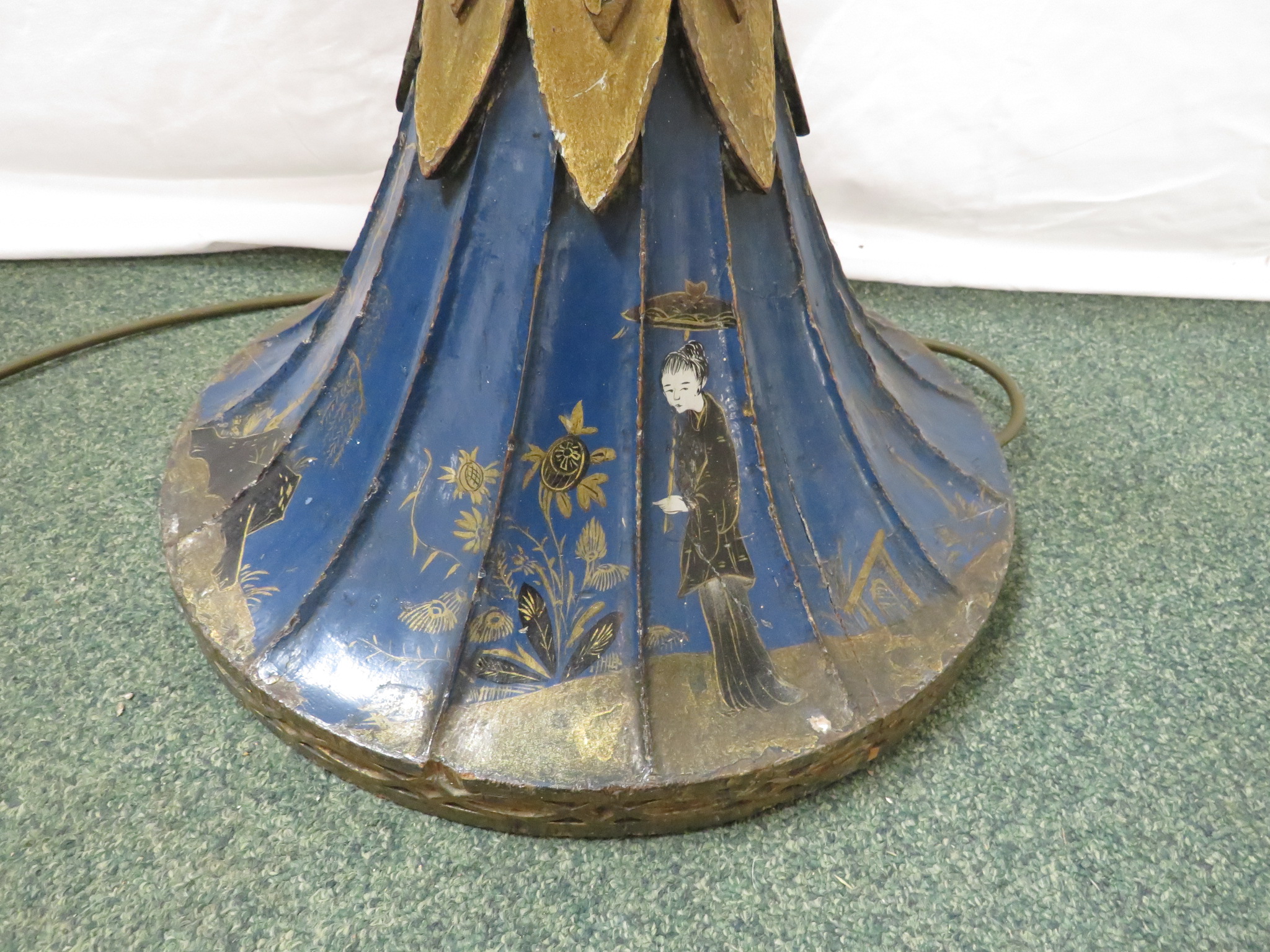 Light blue and gold painted oriental decorated fluted standard lamp - Image 4 of 6