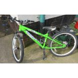 GREEN AND WHITE CARRERA BLAST MOUNTAIN BIKE