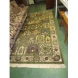 LARGE RECTANGULAR GREEN AND BEIGE PATTERNED FLOOR RUG WITH TASSELED ENDS (350CM X 250CM)