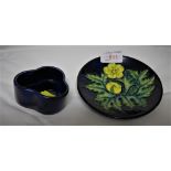 MOORCROFT PIN DISH DECORATED WITH BUTTERCUP (A/F) AND MOORCROFT TRINKET BOX (NO LID)