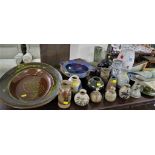 SELECTION OF DECORATIVE POTTERY ITEMS INCLUDING VASES, DISHES AND JUGS