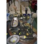 QUANTITY OF METALWARE INCLUDING VASES, TRAYS, CLOCK, TABLE LAMP AND OTHER ITEMS