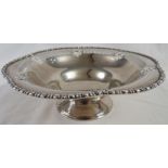 Silver bonbonniere dish of lobed circular form, with a beaded trim, pierced border, on a plain