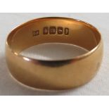 18 carat gold wedding ring, British hall marks, 6.6g