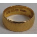 22 carat gold wedding ring, British hallmarks, 5.1g