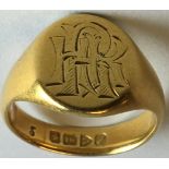 18 carat gold signet ring engraved with initials HRR, British hallmarks, 7.5g