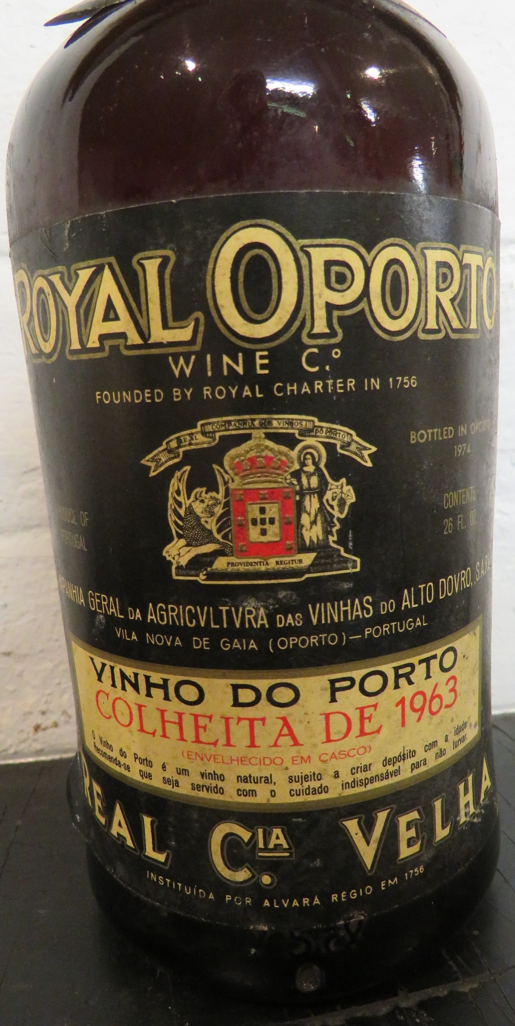 Royal Oporto Wine Co Vinho do Porto Coheita De 1963, bottled in Oporto 1974, 26 Fl. Oz, labelled - Image 2 of 2