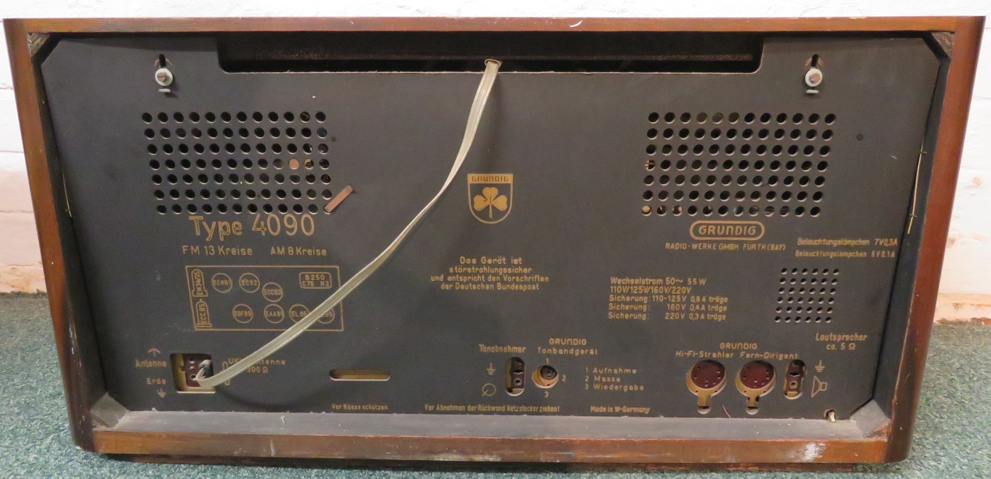 Grundig 4090 radio, serial number 104017338, wooden casing, height 36cm width 71cm depth 30cm, - Bild 4 aus 6