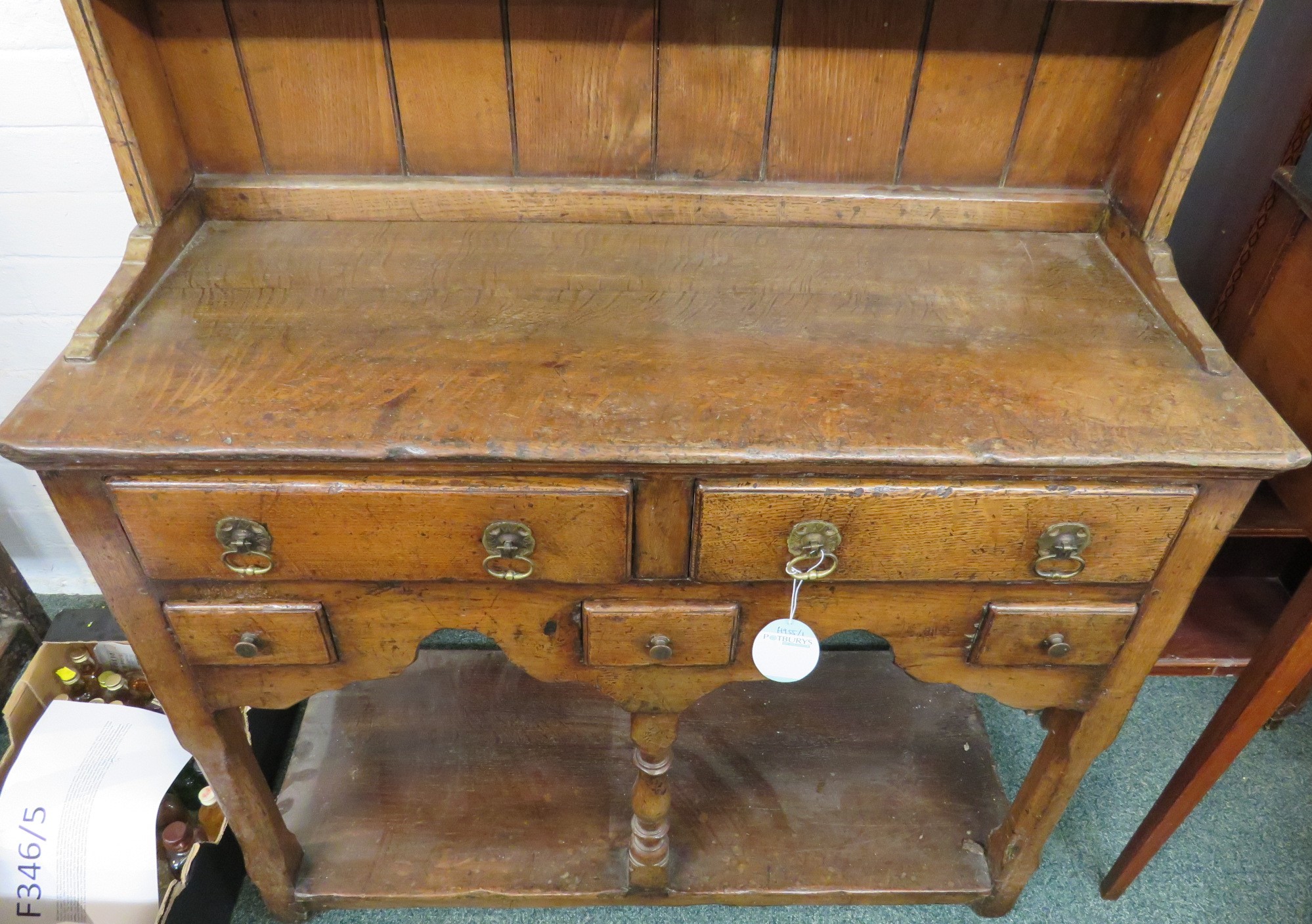 A small oak dresser (height 162cm, width 92cm, depth 37cm), the upper section with wavy - Image 2 of 7