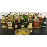 Blended whisky and whisky liqueur miniatures - 1981 Royal Wedding Commemorative Scotch Whisky (40%),