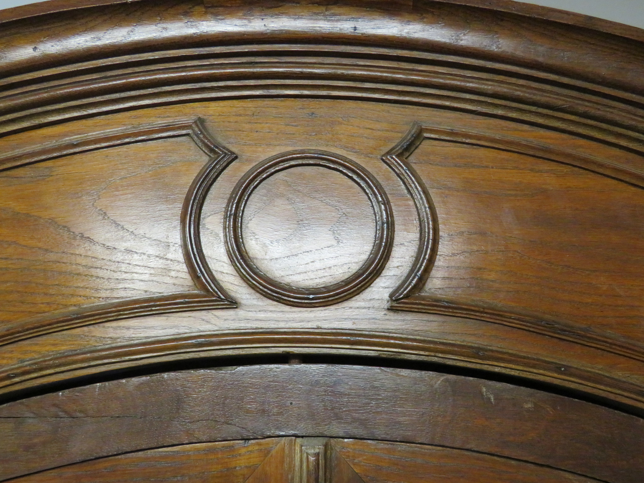 An early 19th century tall French oak armoire, two arch topped doors with long tooled brass - Image 4 of 7