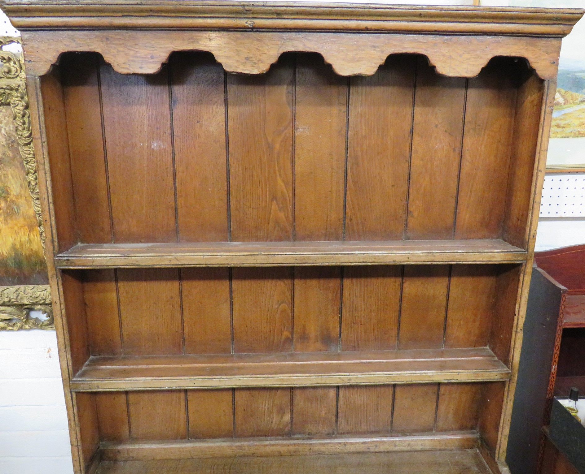 A small oak dresser (height 162cm, width 92cm, depth 37cm), the upper section with wavy - Image 6 of 7