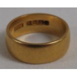 22 carat gold wedding ring, British hallmarks, 6.5g