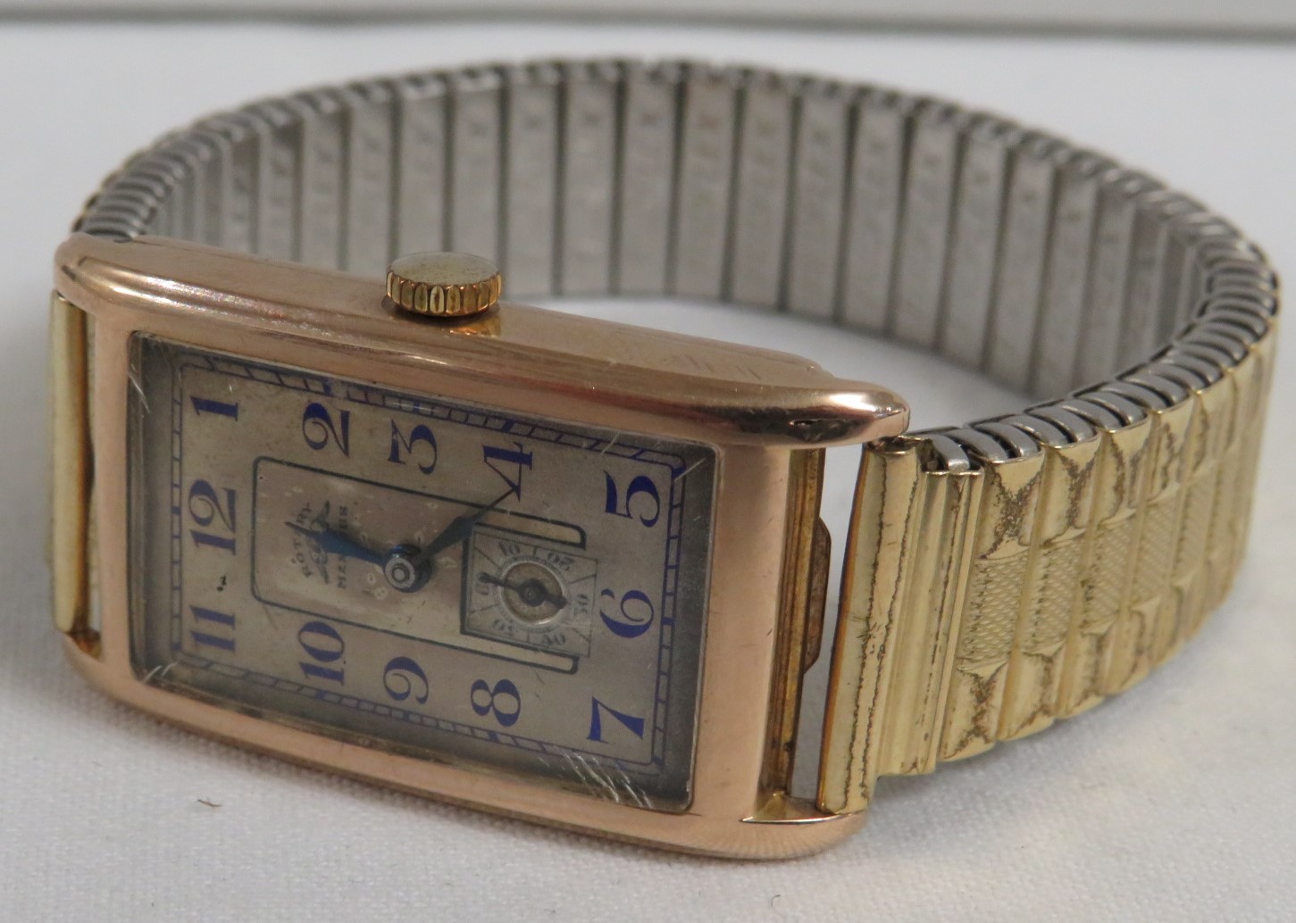 9 carat gold Rotary Maximus gents wristwatch with a gold plated flexible bracelet - Image 2 of 5