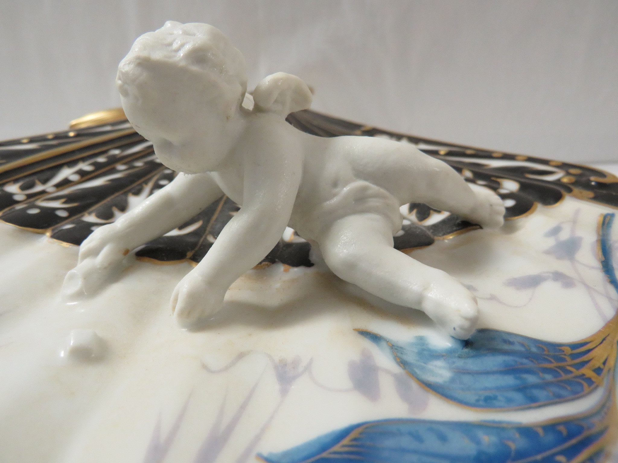 Porcelain wall plaque modelled as a fan with two moulded cherubs, black enamel and gilding and - Image 3 of 6