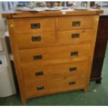 LIGHT OAK CHEST OF FOUR SHORT OVER THREE LONG DRAWERS WITH METAL HANDLES (HEIGHT 130CM WIDTH 110CM