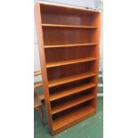 TURNRIDGE OF LONDON LTD TEAK VENEERED OPEN BOOKCASE WITH SIX ADJUSTABLE SHELVES