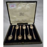 SET OF SIX SILVER TEASPOONS IN A FITTED CASE (COMBINED WEIGHT 1.5 OZT)