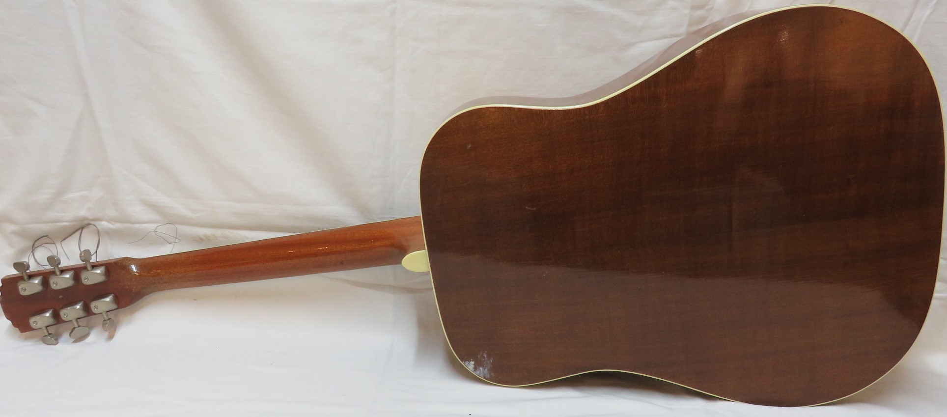 Levin LT-18 Swedish made acoustic guitar with solid spruce top and mahogany back and sides. Mother - Image 14 of 32