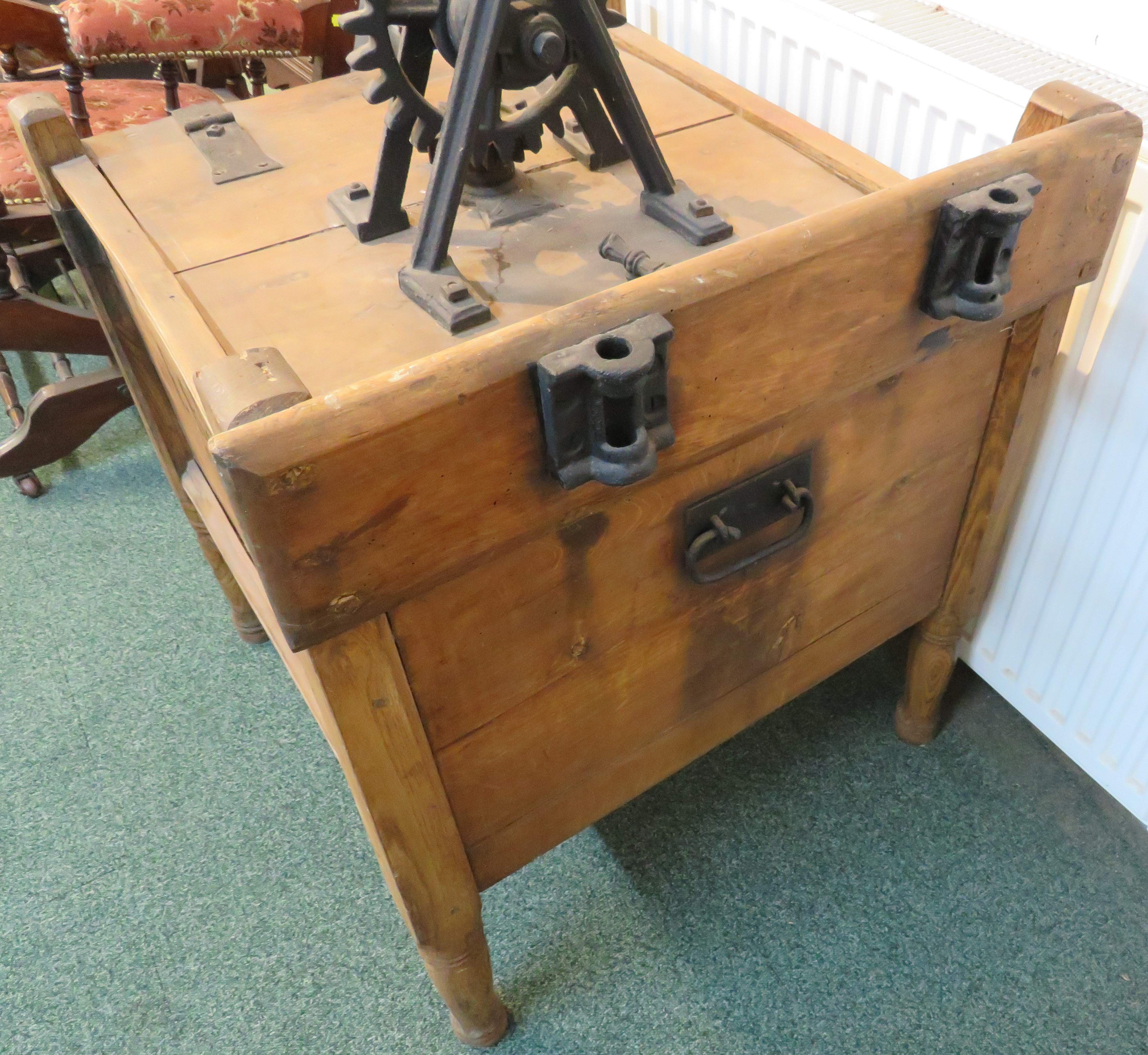 An early wooden tub washing machine fitted with a handle and gear mechanism to the lid driving a - Image 6 of 8