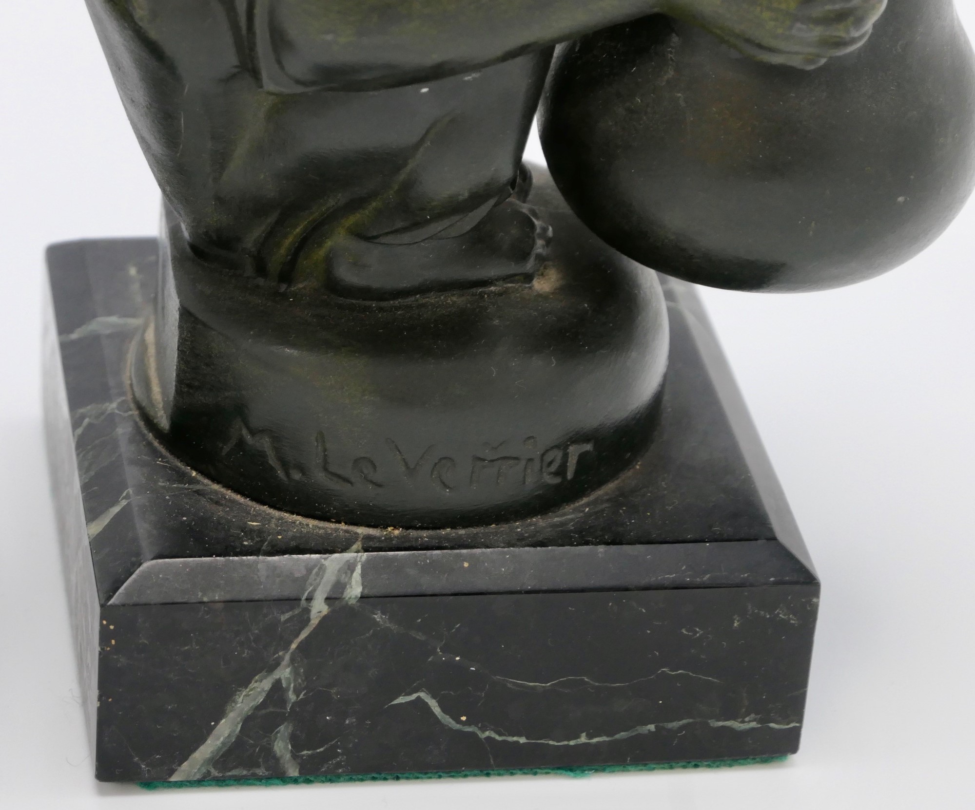 Max Le Verrier (1891-1973) - a pair of bronze bookends modelled as seated chimpanzees each holding a - Image 6 of 6