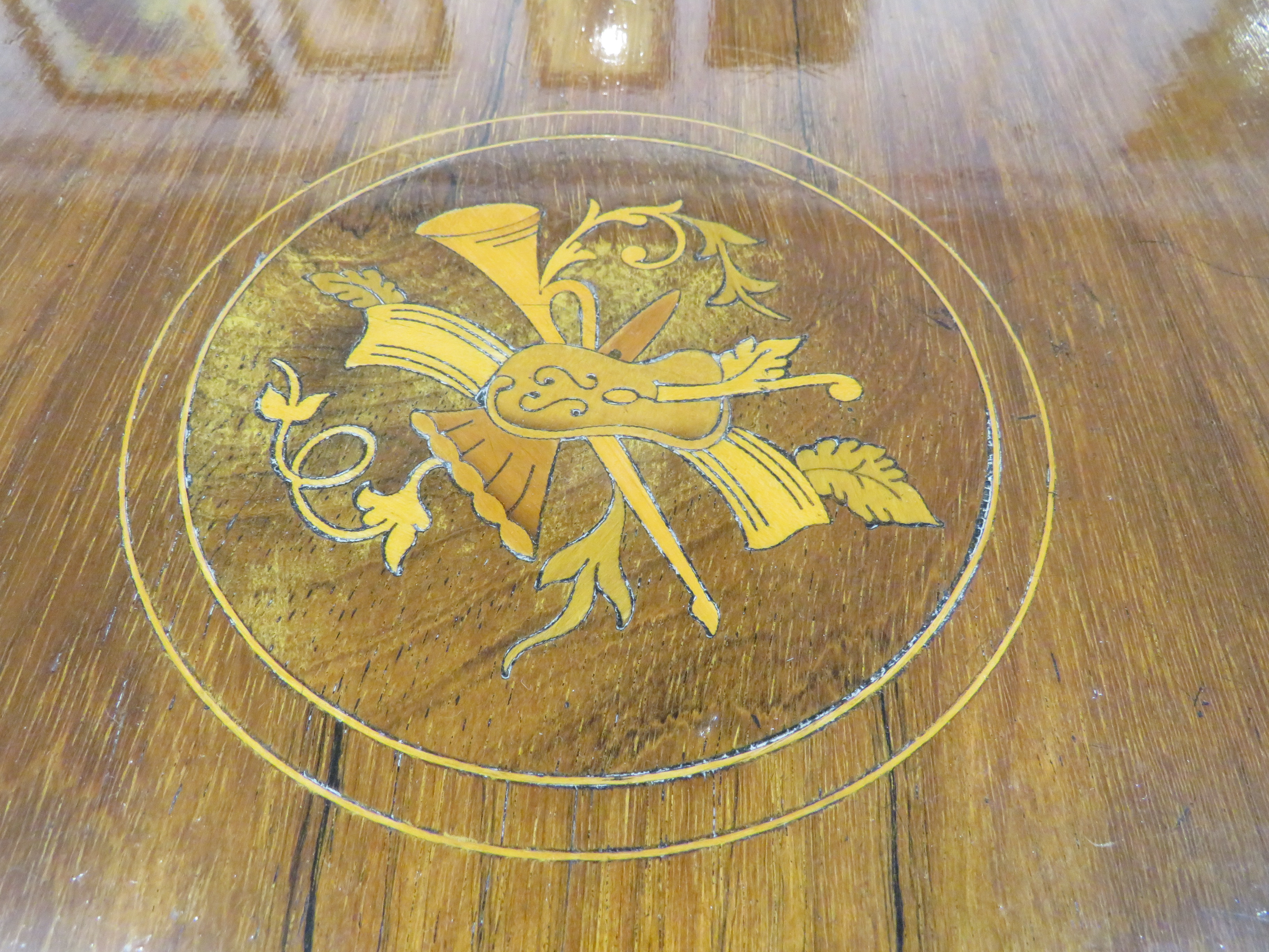 Late Victorian octagonal inlaid side table with boxwood stringing, the shaped top with inlaid - Image 4 of 5