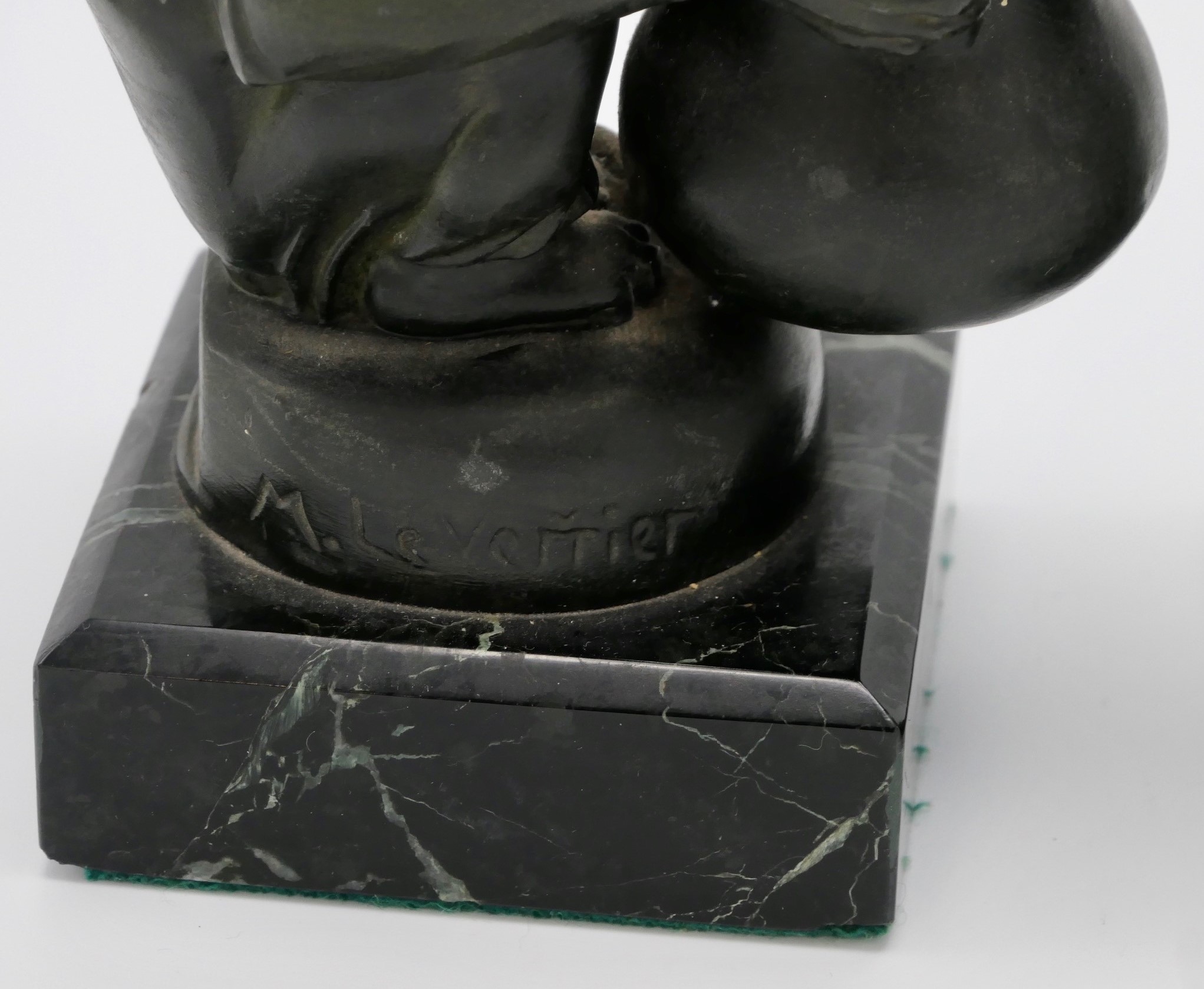 Max Le Verrier (1891-1973) - a pair of bronze bookends modelled as seated chimpanzees each holding a - Image 5 of 6