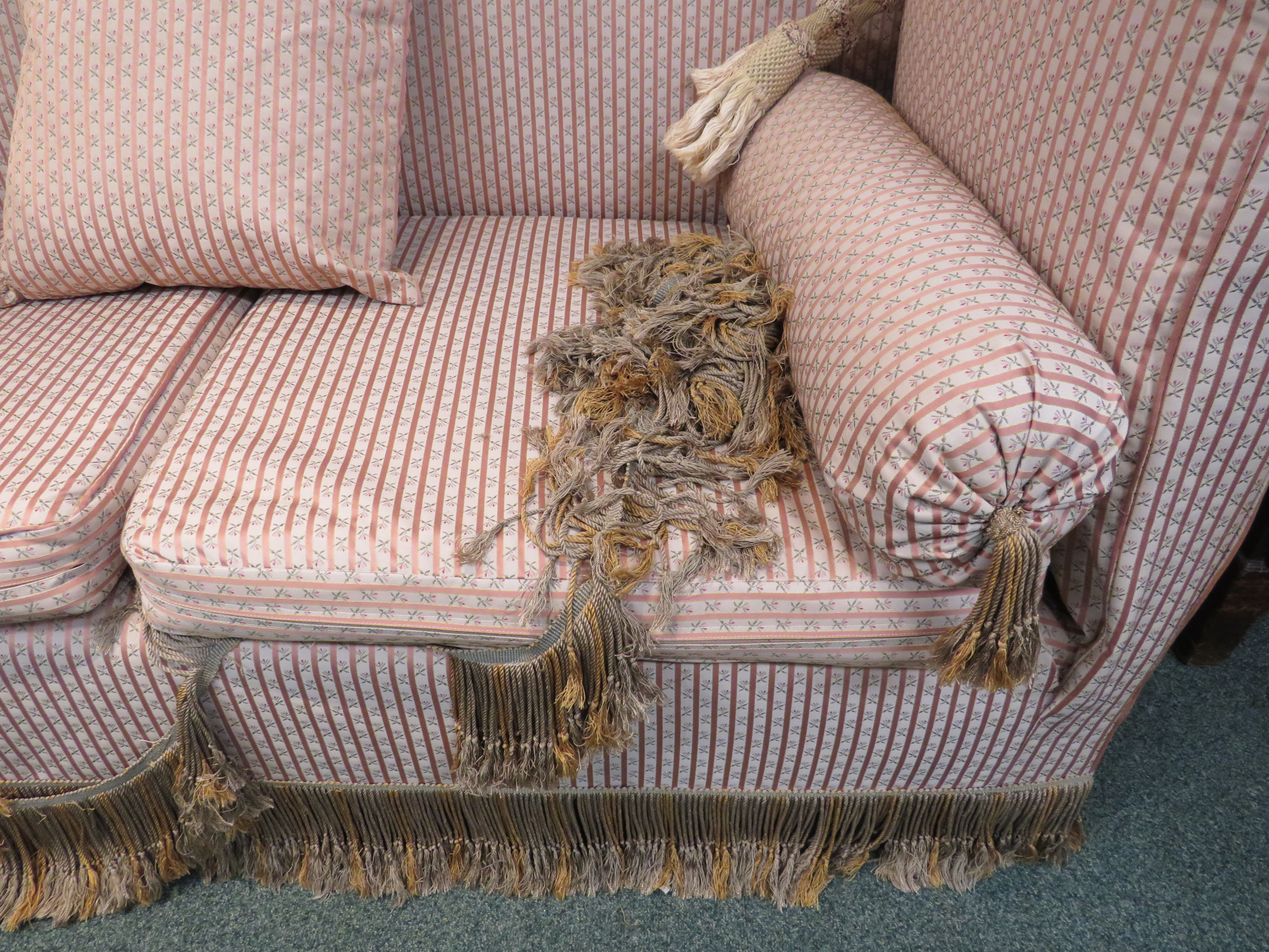 A drop-end Knoll sofa re-upholstered in pink and cream narrowly striped fabric with florets, - Image 4 of 5