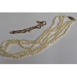 9-CARAT GOLD MICROCHAIN BRACELET (2.0G) AND THREE-STRAND NECKLACE OF FRESHWATER PEARLS