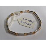 YELLOW AND WHITE METAL TWO-TONE LINK BRACELET WITH CLASP STAMPED 585 2.46, LENGTH 19.5CM, 14.8G