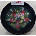 MOORCROFT SMALL POTTERY BOWL, DARK BLUE GROUND WITH FLORAL DECORATION, HEIGHT 3.5CM, DIAMETER 9CM