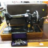 VINTAGE SINGER MANUAL SEWING MACHINE WITH CARRY CASE