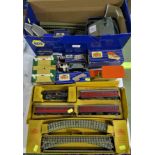 HORNBY DUBLO 00 GAUGE TRAIN SET IN ORIGINAL BOX, TOGETHER WITH BOX CONTAINING HORNBY 00 GAUGE