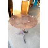 Georgian mahogany tripod tilt top table (in need of attention to leg joint/poor early restoration)