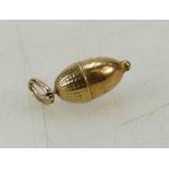 18ct gold acorn charm 1.4g.