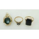 2 x 9ct gold rings - sapphire & white stone & onyx together with with 9ct gold hardstone spinning