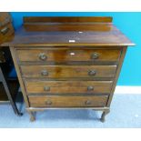 Burr walnut and walnut Queen Anne chest of 4 drawers on cabriole legs