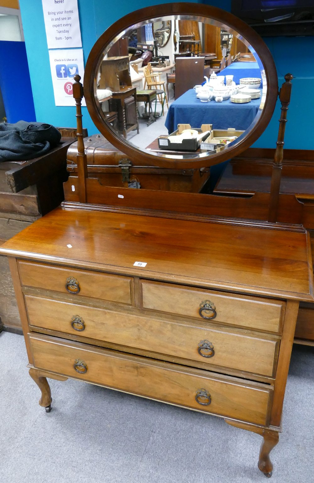 Walnut Queen Anne mirrored 2 over 2 chest/dresser,