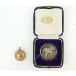 9ct gold fob (5.8g), together with dog themed medallion.