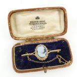 9ct gold brooch set with blue & white ca