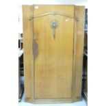 1930s furniture: 1930s single wardrobe. (H)154cm x (W)91cm x (D)49cm.