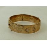 Hallmarked Gold Bangle: Bangle with dents, damage and engraving, weight 19.7g.