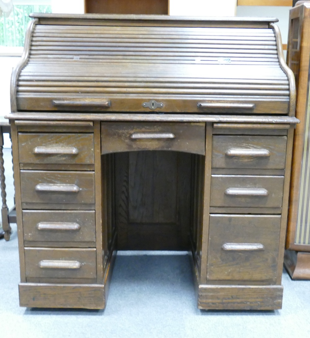 1920s Furniture: 1920s oak roll top office desk. (H)118cm x (W)96cm x (D)71cm. Damage to roll top.