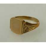 9ct gold signet ring: Ring hallmarked 9ct gold, size V, 5.3g.